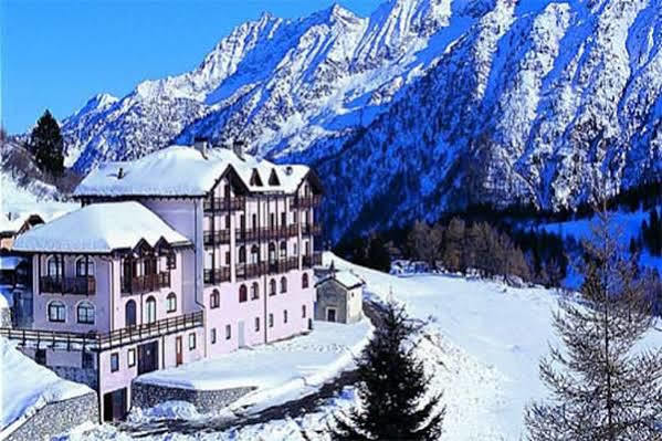Locanda Locatori Passo del Tonale Bagian luar foto